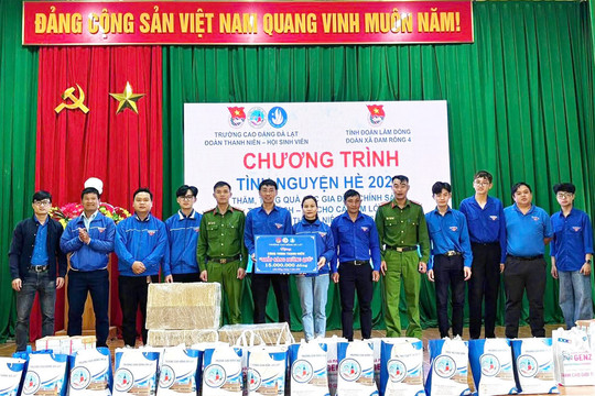 Thắp sáng vùng quê bằng tinh thần tình nguyện trẻ