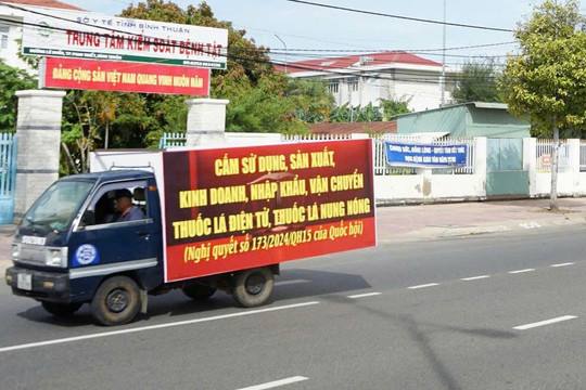 Phòng, chống tác hại của thuốc lá: Thuốc lá điện tử len lỏi từ mạng đến cổng trường