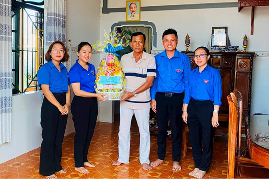 Người uy tín - giữ và truyền “lửa” văn hóa dân tộc