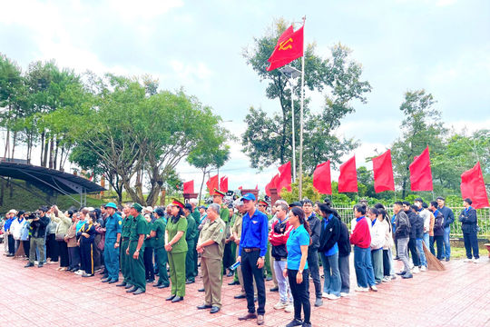 Phường B’Lao ra quân chỉnh trang đô thị chào mừng Đại hội Đảng các cấp