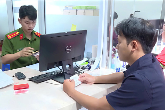Làm việc không ngày nghỉ để cấp con dấu cho cơ quan, tổ chức