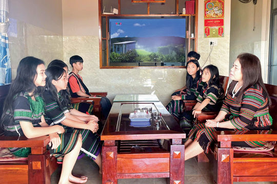 Người truyền lửa dân ca M’nông ở Đức An