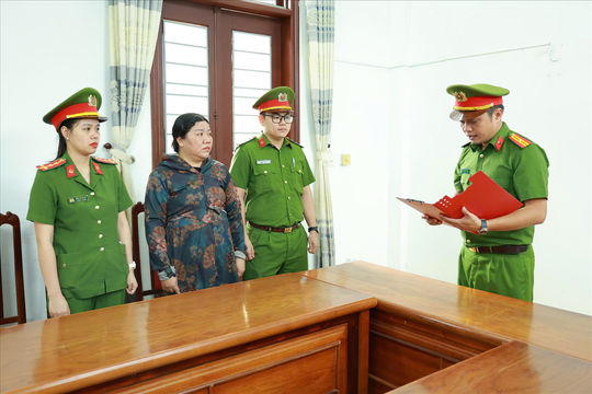 Khởi tố, bắt tạm giam đối tượng lừa đảo chiếm đoạt tài sản trên 01 tỷ đồng