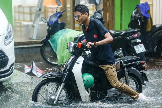 Bão số 3 Wipha đang mạnh lên gây mưa rất to, trọng tâm ở 5 tỉnh