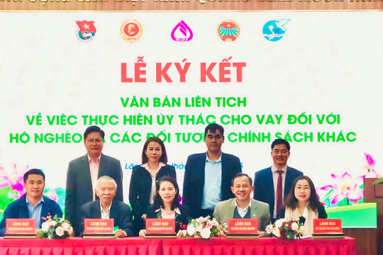Ký kết thực hiện uỷ thác cho vay tín dụng chính sách