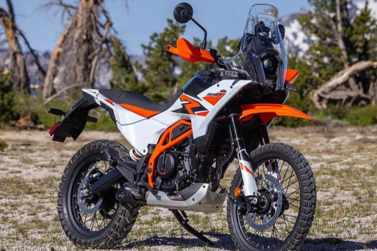 KTM 390 Adventure R 2025 có thiết kế đa dụng, giá khoảng 180 triệu đồng