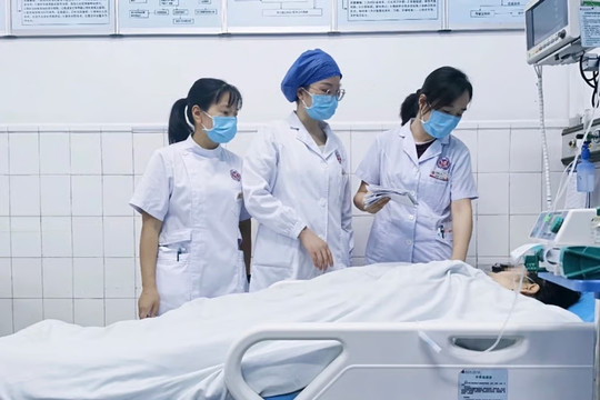 Thiếu nữ suýt chết vì chỉ ăn rau, thuốc nhuận tràng để vừa váy sinh nhật
