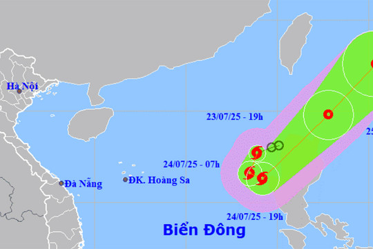 Biển Đông đón bão số 4 Comay