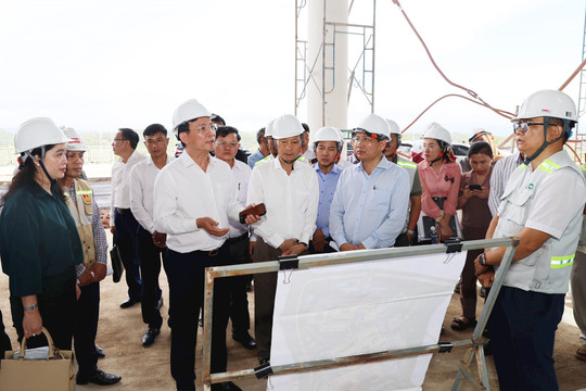 Chủ tịch UBND tỉnh Lâm Đồng Hồ Văn Mười kiểm tra các dự án trọng điểm
