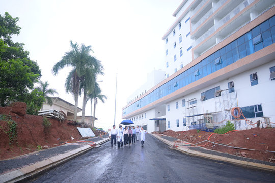 Lãnh đạo Sở Y tế Lâm Đồng làm việc với các đơn vị y tế khu vực Đắk Nông cũ