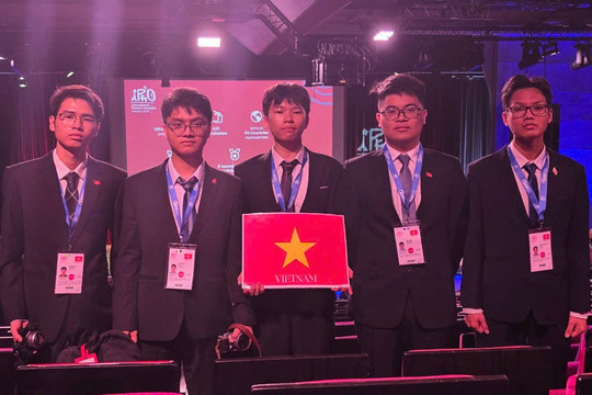 Học sinh Việt Nam đạt 5 huy chương Olympic Vật lý quốc tế IPhO 2025