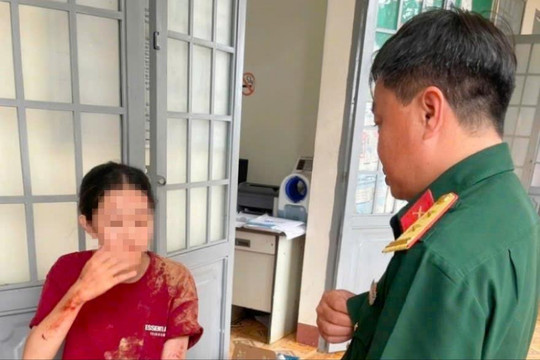 Kịp thời hỗ trợ xe chở đoàn thiện nguyện bị lật tại xã Tà Đùng