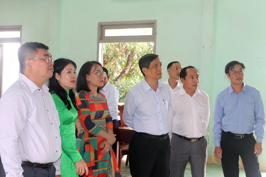 Trưởng Ban Tuyên giáo và Dân vận Tỉnh ủy Lâm Đồng làm việc tại xã Đông Giang
