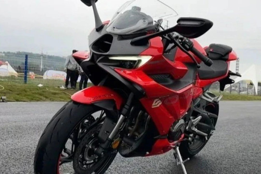 Voge RR500S 2025: Mô tô công nghệ hiện đại, giá hơn 123 triệu đồng