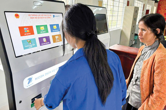 Vượt khó, vững bước chuyển mình