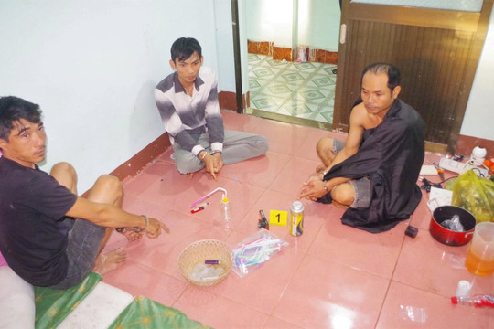 Lâm Đồng: Bắt quả tang nhóm đối tượng thuê nhà tổ chức sử dụng ma túy tại xã Bảo Lâm 1