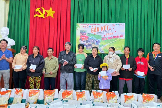 Phường 2 Bảo Lộc: Trao 90 phần quà cho hộ nghèo, hộ đồng bào dân tộc thiểu số