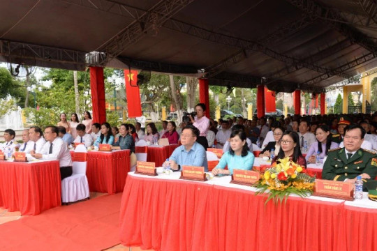 Đồng chí Nguyễn Trọng Nghĩa dự Lễ kỷ niệm Ngày Thương binh-Liệt sĩ tại Đồng Tháp