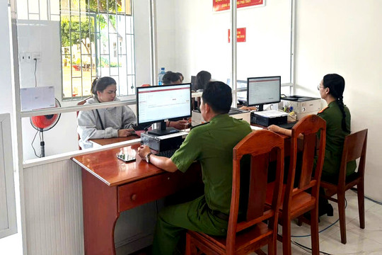 Nhiều người dân gửi thư cảm ơn Công an phường Phú Thủy