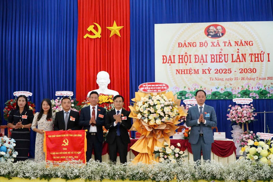 Đồng chí Trần Hồng Thái, Chủ tịch HĐND tỉnh Lâm Đồng dự Đại hội Đảng bộ xã Tà Năng lần thứ I, nhiệm kỳ 2025-2030