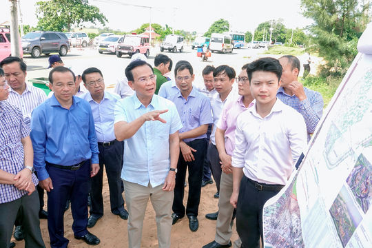 Đoàn công tác của Chủ tịch UBND tỉnh Lâm Đồng kiểm tra một số dự án ven biển
