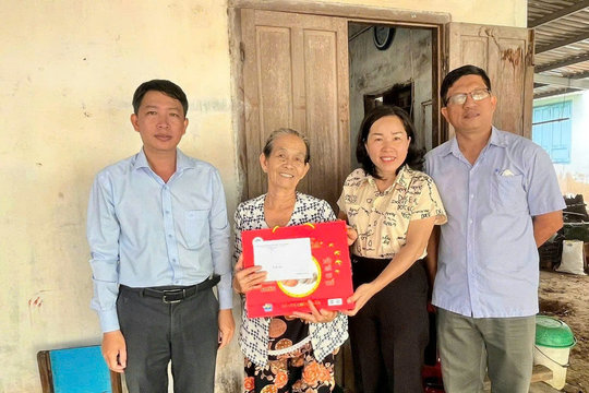 Phường Tiến Thành thăm 23 gia đình chính sách, người có công