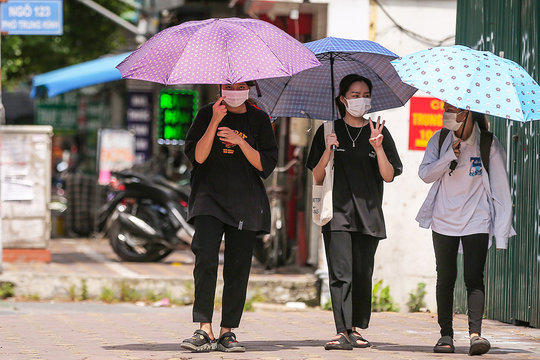 Dự báo thời tiết Hà Nội 10 ngày: Nắng nóng hầm hập, chiều tối có thể mưa dông