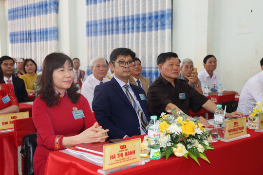 Phó Chủ tịch Ủy ban MTTQ Việt Nam tỉnh Lâm Đồng Hà Thị Hạnh dự Đại hội Đảng bộ xã Đắk Song lần thứ I