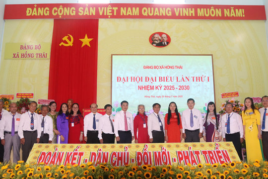 Phát huy truyền thống anh hùng, xây dựng xã Hồng Thái phát triển nhanh, bền vững