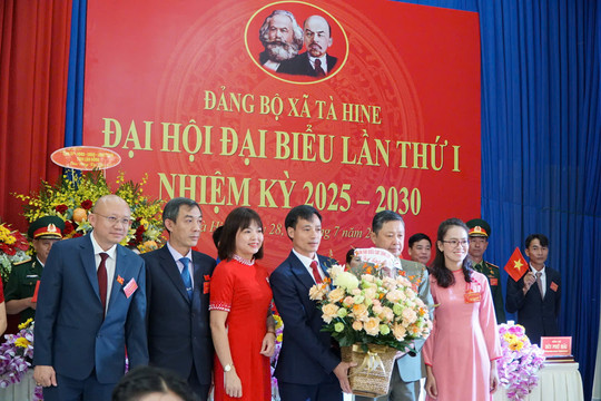 Phó Bí thư Tỉnh ủy, Chủ tịch HĐND tỉnh Lâm Đồng Trần Hồng Thái dự Đại hội đại biểu xã Tà Hine lần thứ I
