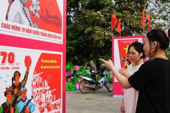 Tổ chức triển lãm tranh cổ động tấm lớn tuyên truyền kỷ niệm 80 năm Cách mạng Tháng Tám và Quốc khánh 2/9