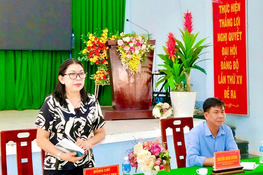 Phó Chủ tịch Ủy ban MTTQ Việt Nam tỉnh Lâm Đồng Bố Thị Xuân Linh làm việc với xã Tân Thành