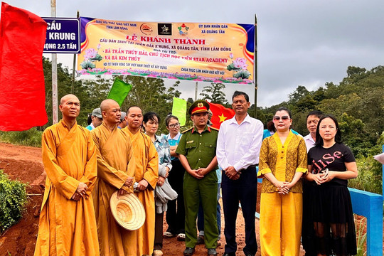 Bàn giao 2 cây cầu dân sinh tại xã Quảng Tín và Quảng Tân