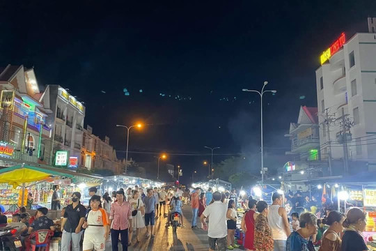 Trải nghiệm văn hóa ẩm thực tại chợ đêm Cổ Thạch