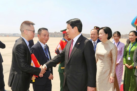 Chủ tịch nước Lương Cường đến thủ đô Cairo, bắt đầu thăm cấp nhà nước Ai Cập