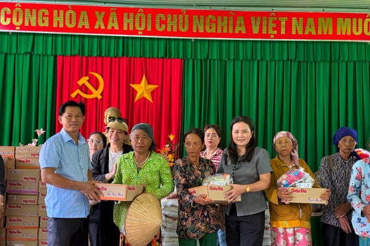 Hàm Thạnh trao tặng 330 suất quà cho đồng bào dân tộc thiểu số khó khăn