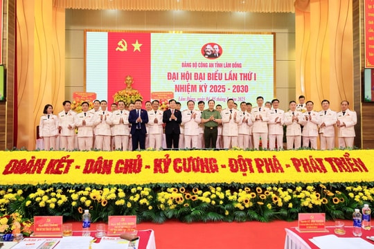 Công an tỉnh Lâm Đồng: “Hàng thẳng, lối thông, đồng lòng cùng tiến”