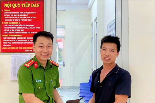 Lâm Đồng: Bí thư Chi bộ Tổ dân phố trao trả lại tài sản cho người đánh rơi