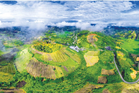Vẻ đẹp núi lửa Nâm Kar