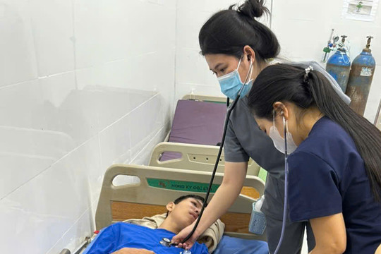 Cảnh sát giao thông Lâm Đồng kịp thời đưa người có dấu hiệu nhồi máu cơ tim đi cấp cứu