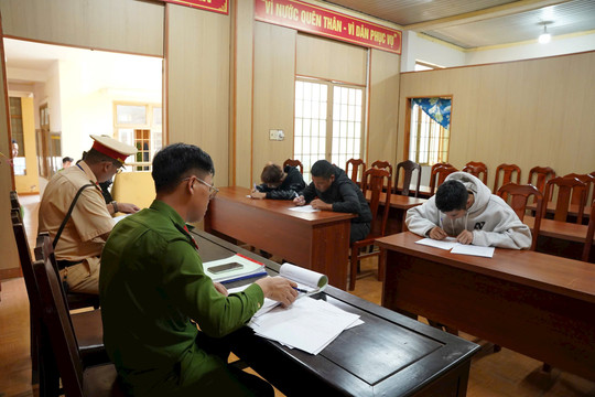 Lâm Đồng: Xử lý nhóm thanh thiếu niên bốc đầu xe máy, quay clip đăng mạng xã hội