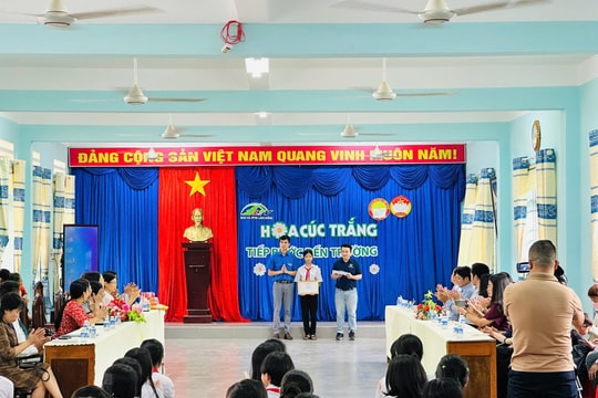 Lâm Đồng: Trao hơn 100 triệu đồng cho nhân vật Hoa Cúc Trắng tại xã Đạ Tẻh