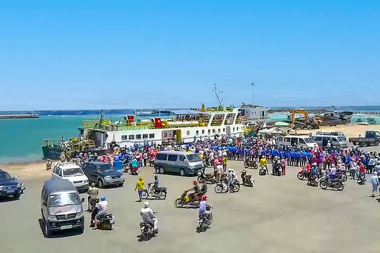 Nghe và thấy: Du lịch “thúc” dịch vụ tăng trưởng