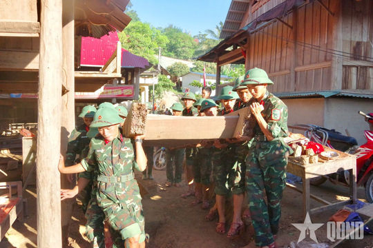 Nếp quân ngũ giữa vùng tâm lũ Nghệ An