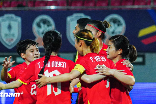 "Hủy diệt" Indonesia 7-0, Đội tuyển Nữ Việt Nam tiến vào bán kết AFF Cup 2025