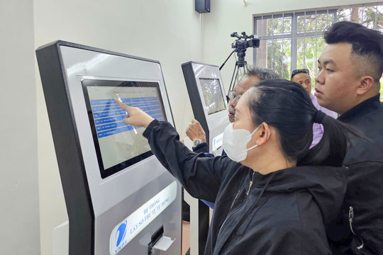 Đảng bộ UBND tỉnh Lâm Đồng đẩy mạnh thi đua, lập thành tích trên nhiều lĩnh vực