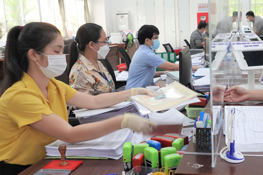 Có thu phí xét thăng hạng chức danh nghề nghiệp viên chức?