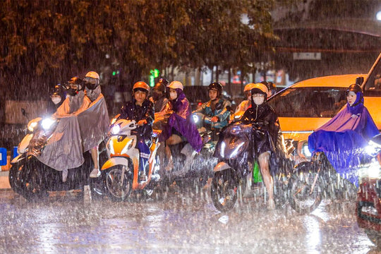 Dự báo thời tiết 10 ngày: Bắc - Trung Bộ mưa to và dông kéo dài sau đợt nắng gắt