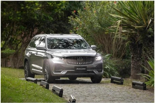 Geely Monjaro - Mẫu SUV Trung Quốc hơn 1 tỷ đồng có gì để thuyết phục người Việt?