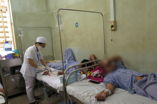 Cứu sống 2 ngư dân bị ngộ độc khí từ hầm cá